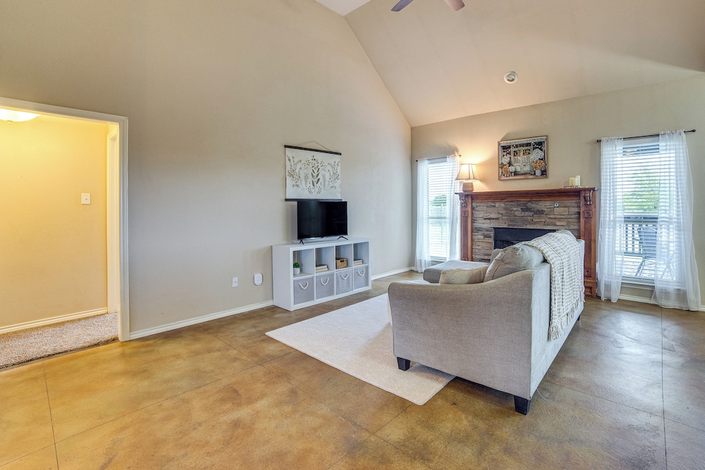 10 Mi to Lake Tawakoni: Family Wills Point Getaway