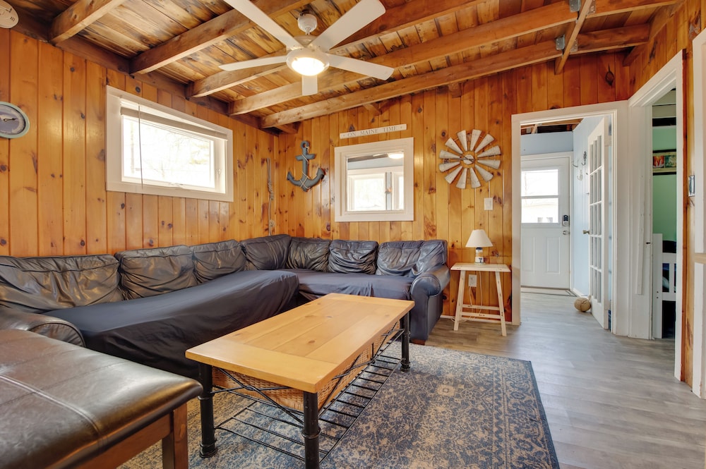 Near Beach & Downtown: York Cottage w/ Yard!