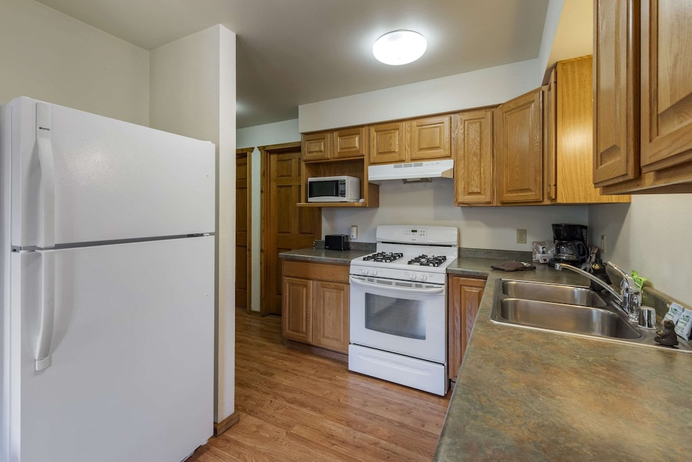 Three Bears Waterpark Resort Near Tomah, Ascend Collection Hotel