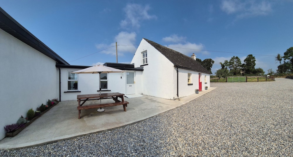 Tranquil Carney Commons Cottage - Sleeps 10