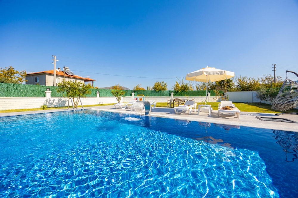 Villa Grand Yasar 4 With 4 Bedrooms and 4 Bathrooms