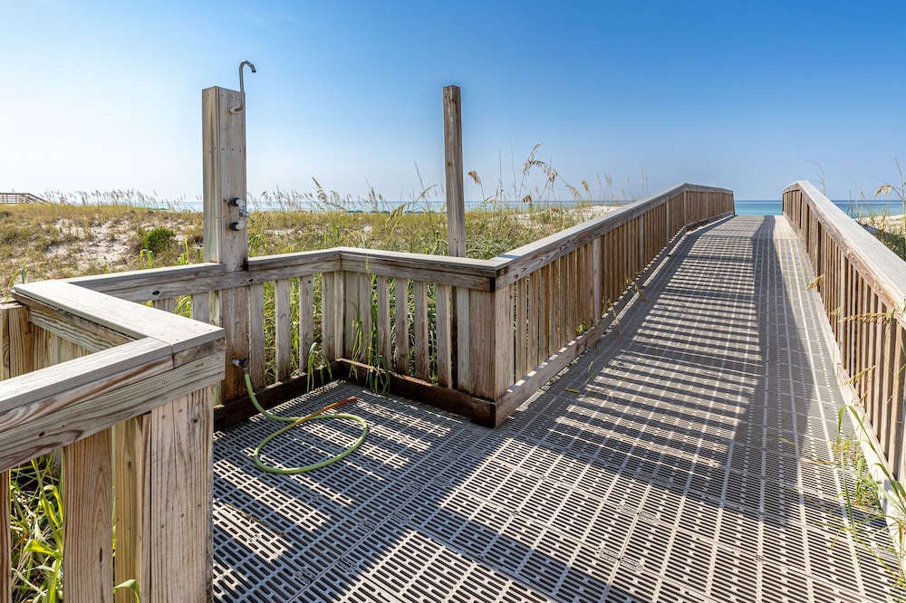 Islander Beach Resort 404 Condo