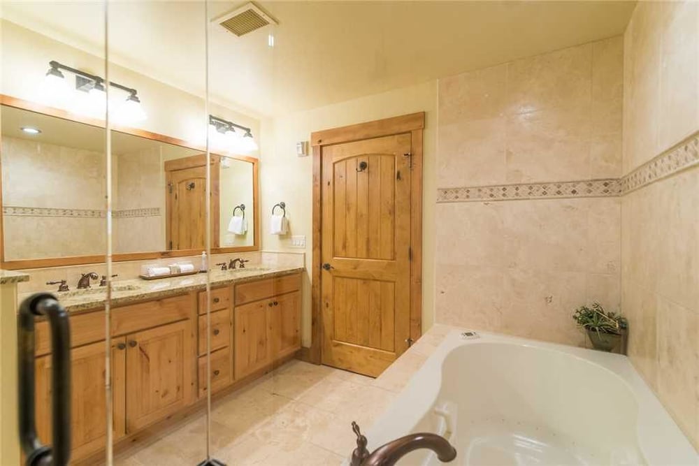 5101 Emerald Lodge, Trappeur's Crossing Apartment 3