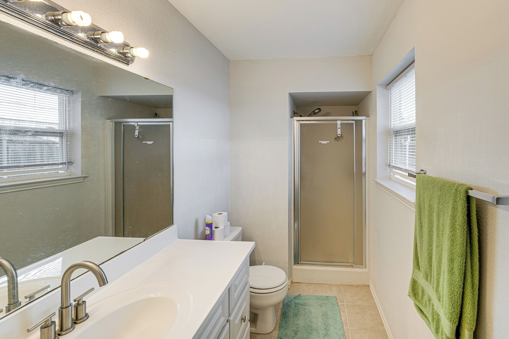 1 Mi to Denton Square: Family Home w/ Fenced Yard!