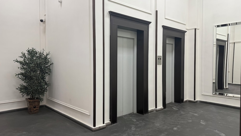 Comfortable apartments on Northern Avenue by Sweet Home