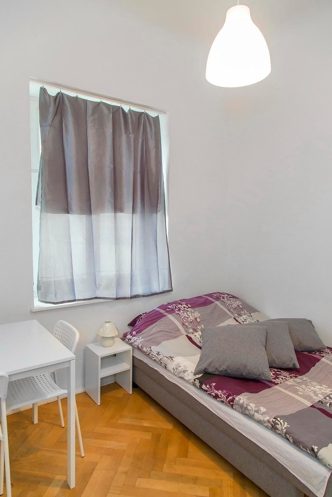 Metro Centrum Guest Rooms view 4