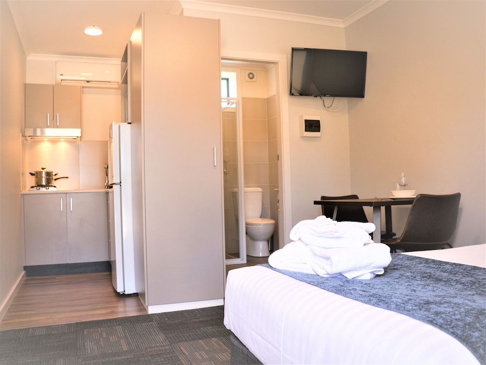 Eastend Studio Apartments