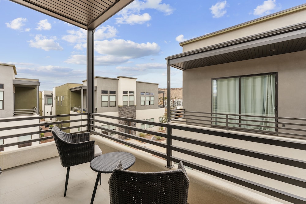 Villa #12 At Bloomington Country Club 4 Bedroom Townhouse