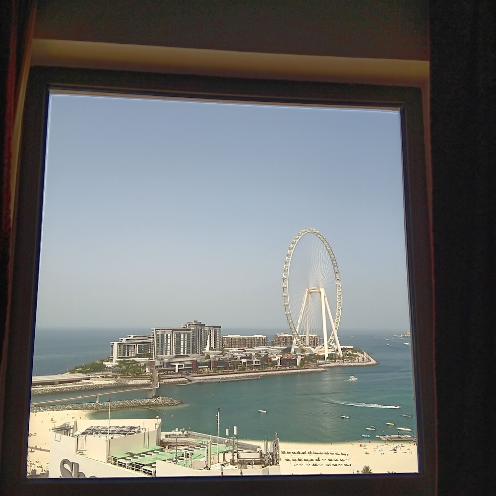 Remarkable 2-bed Apartment in Dubai