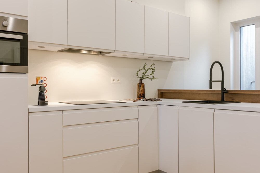 Huswell - Charming Central Apartment in Ostend - Perfect for 7 Guests