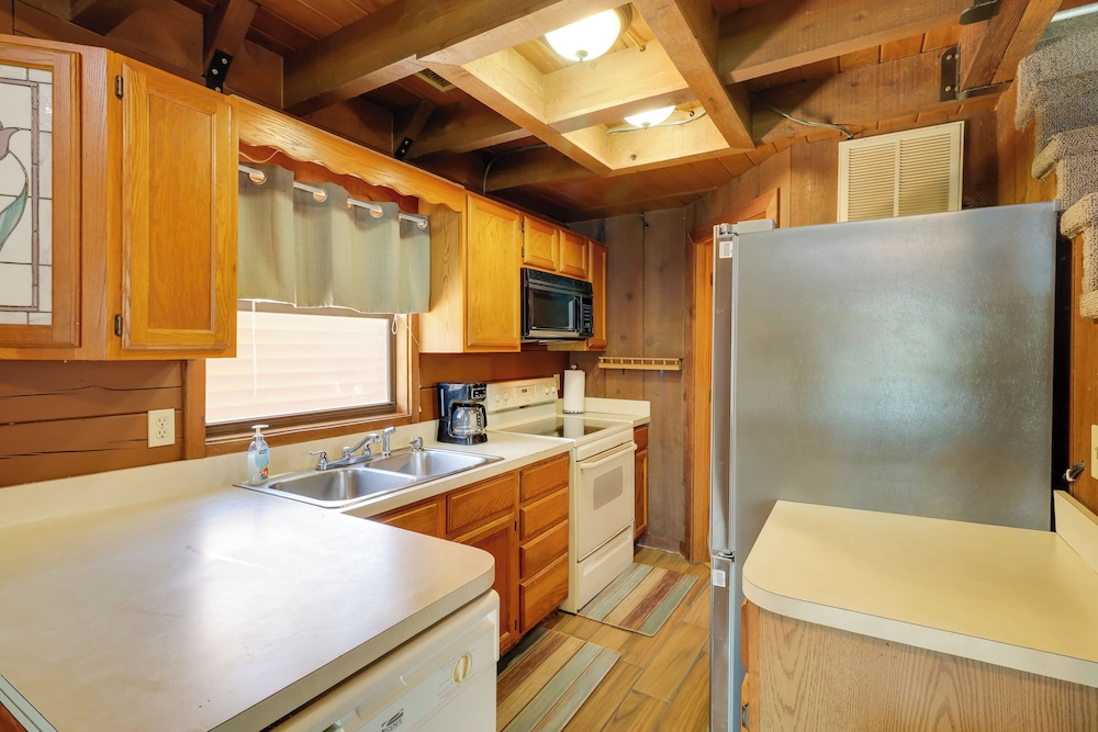Lake Okeechobee Cabin w/ Boat Launch & Patio
