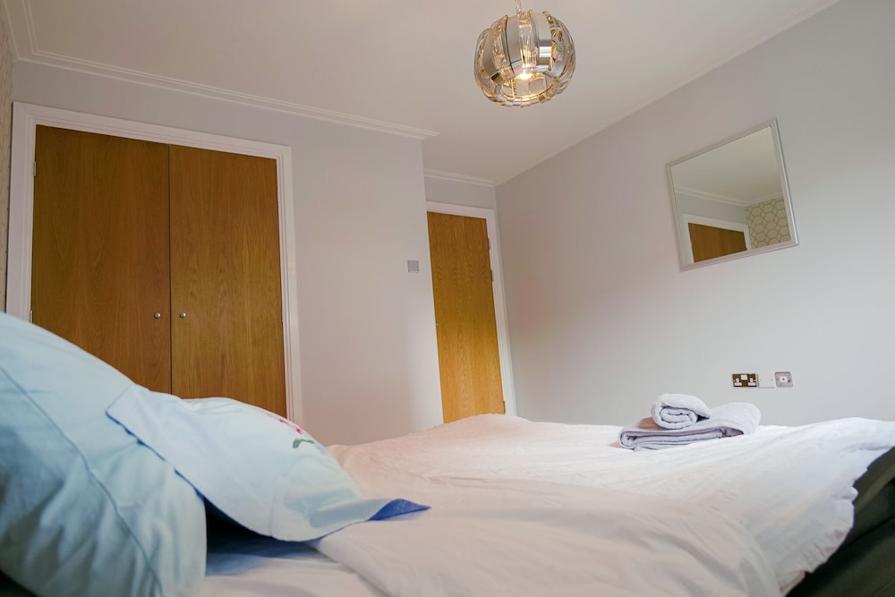 Stunning Holiday Stay With Free Gym and Parking view 2