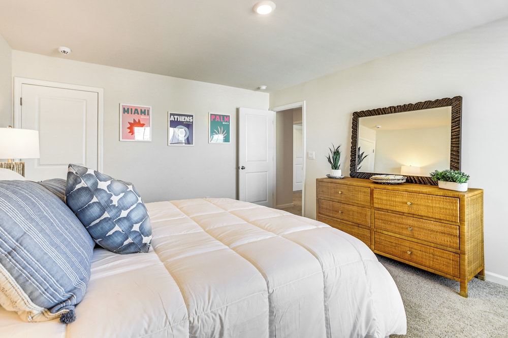 Pool Access, 2 Mi to Main St: Fountain Inn Home!