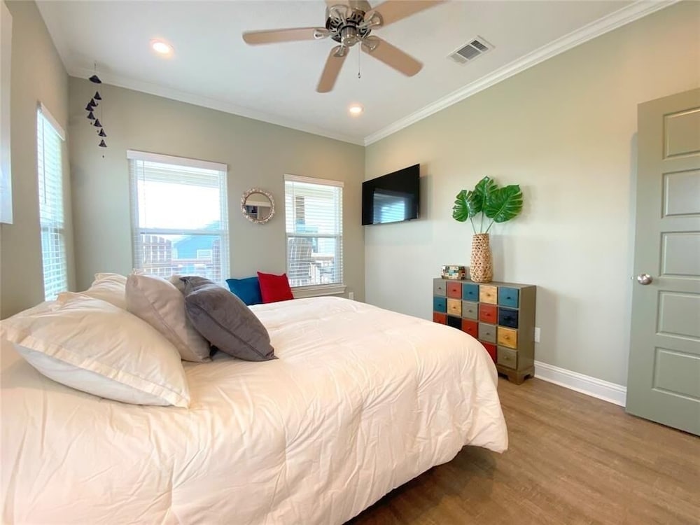 Sea Beauty 3 Bedroom Home by RedAwning view 5