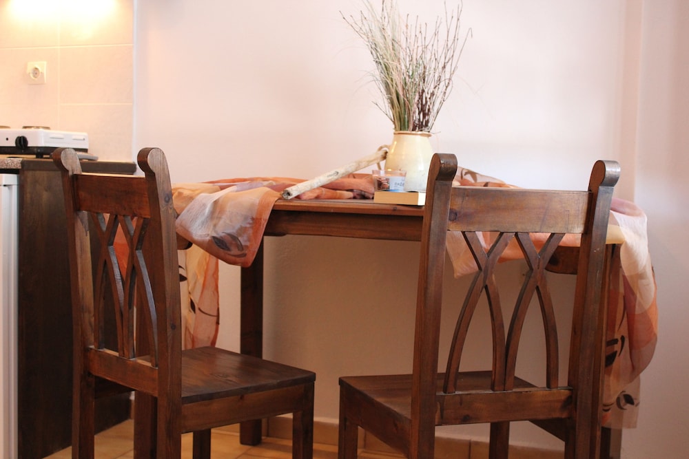 Vrachia Studios & Apartments