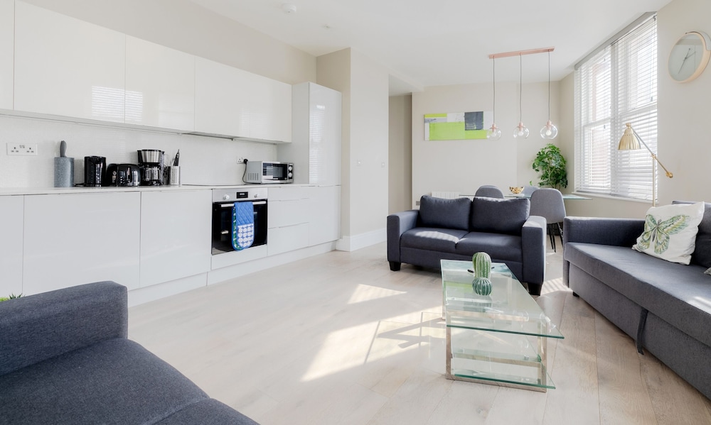 Superb Apartments opp Edgware Rd Station