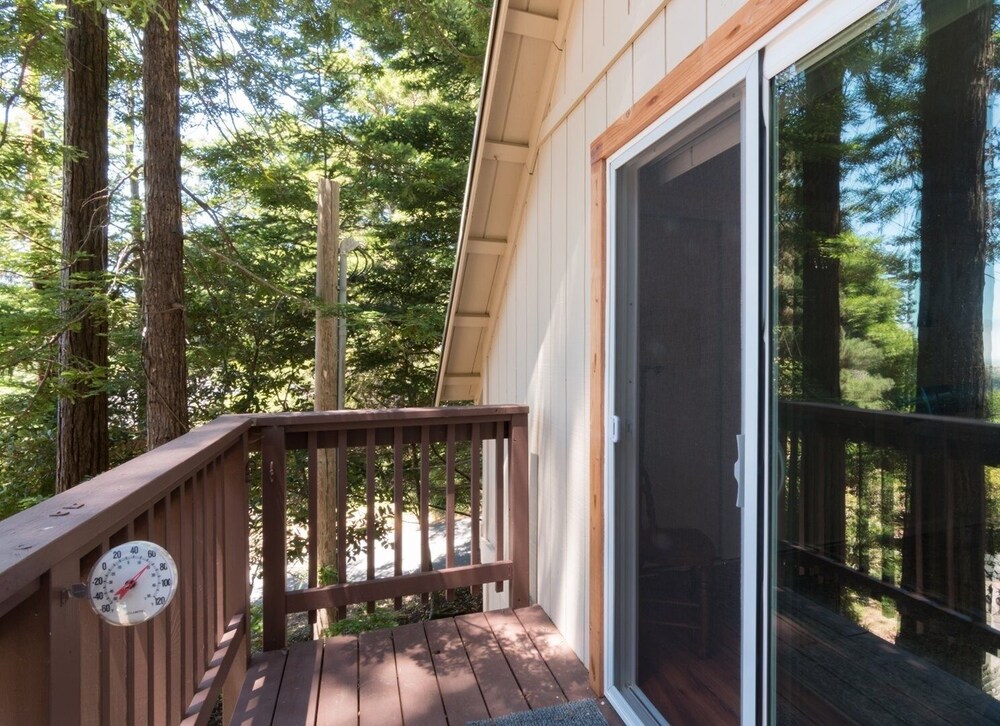 Fish Rock 2 Bedroom Home by RedAwning
