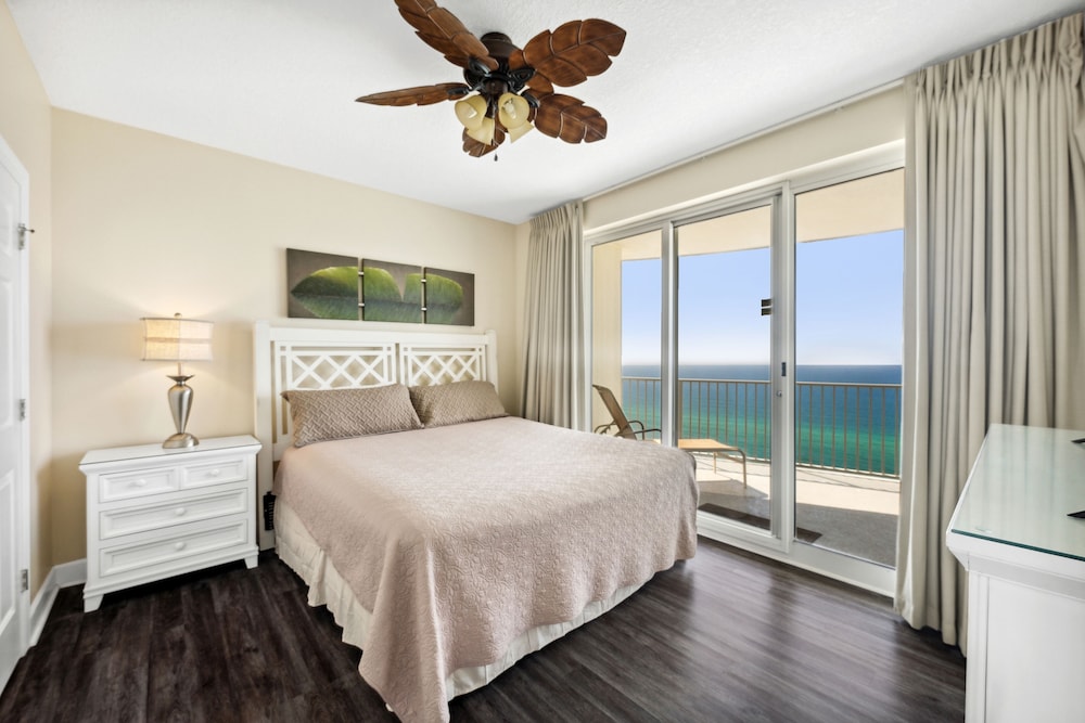 Twin Palms by Book That Condo