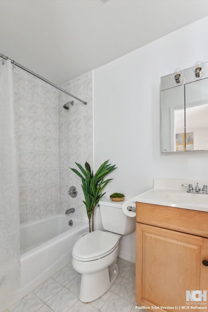 Luxury 3BR Home Game Room Free Parking
