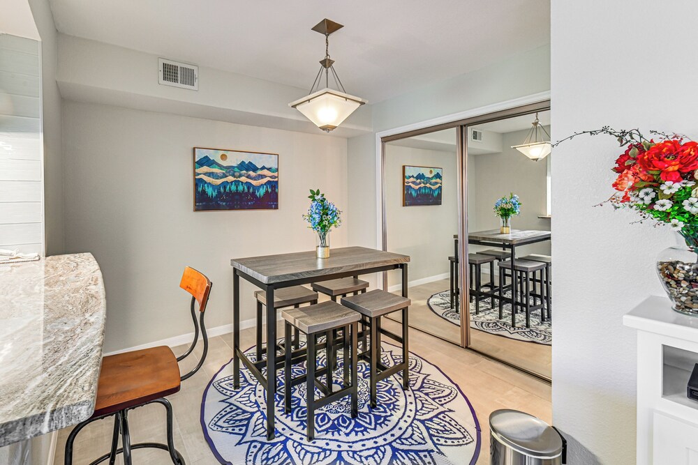Cozy 2-story Condo Near Galleria in North Dallas!