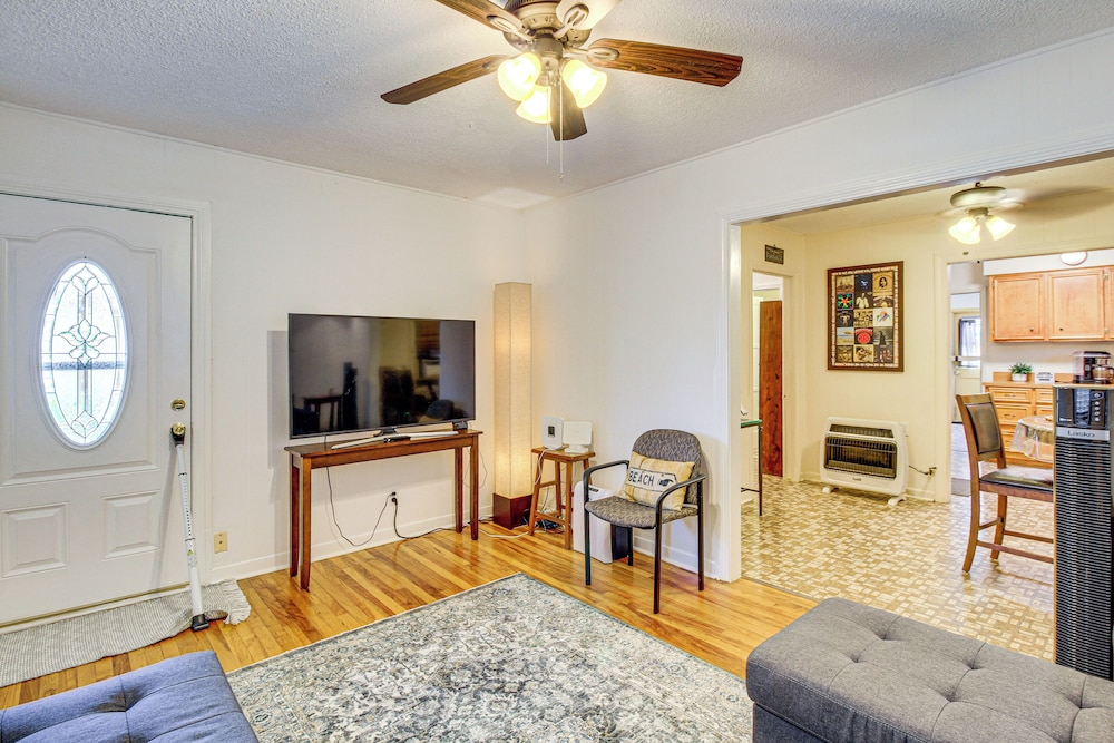 4 Mi to Mcgee Beach: Corpus Christi Home w/ Patio