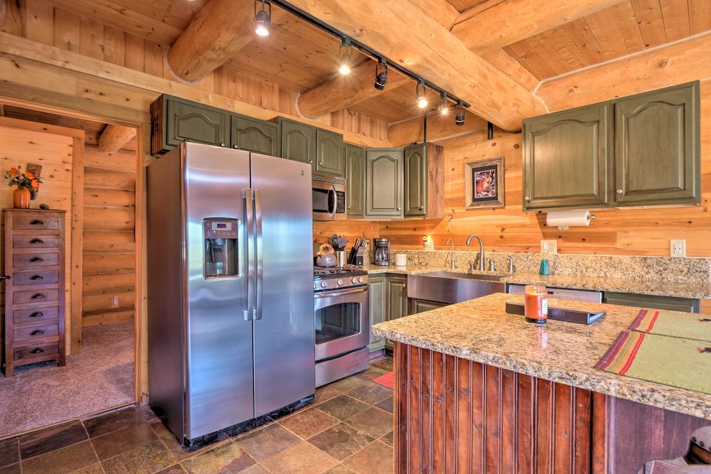 Chic Fairplay Cabin With Deck & Mountain Views! view 5