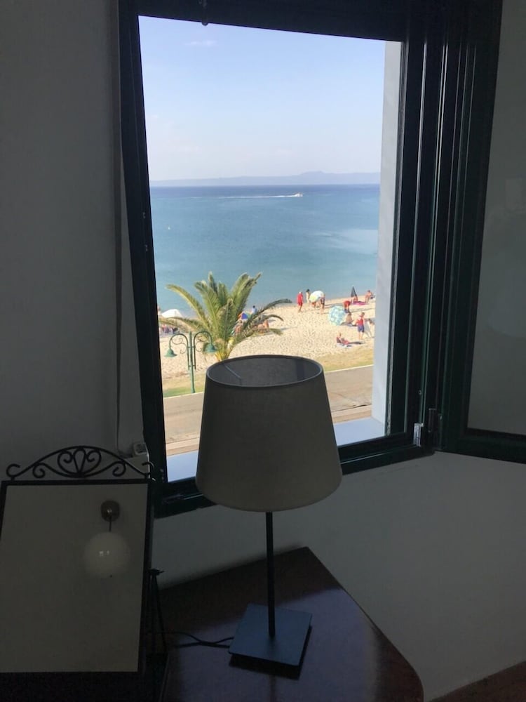 Stunning sea-front maisonette