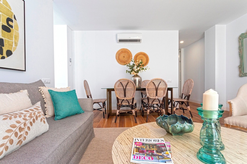 Beautiful 3-bedroom Apartment in Cadiz Center San Antonio IV