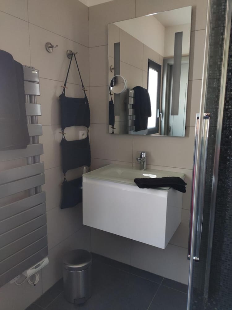Villa Otilia en Rians — bathroom