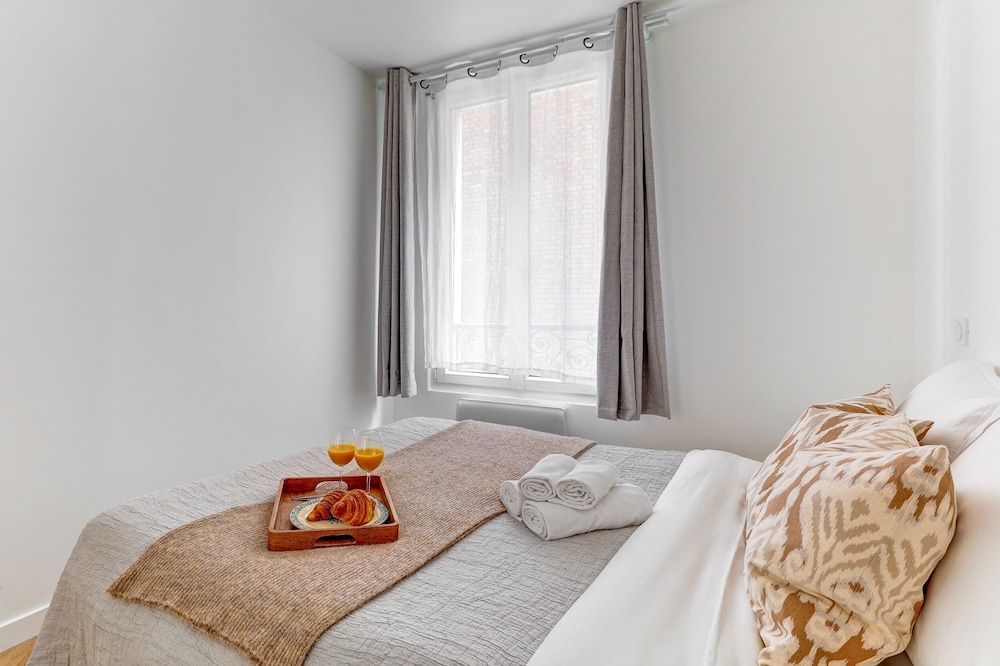 Bright 1BR Near Seine & Eiffel Tower
