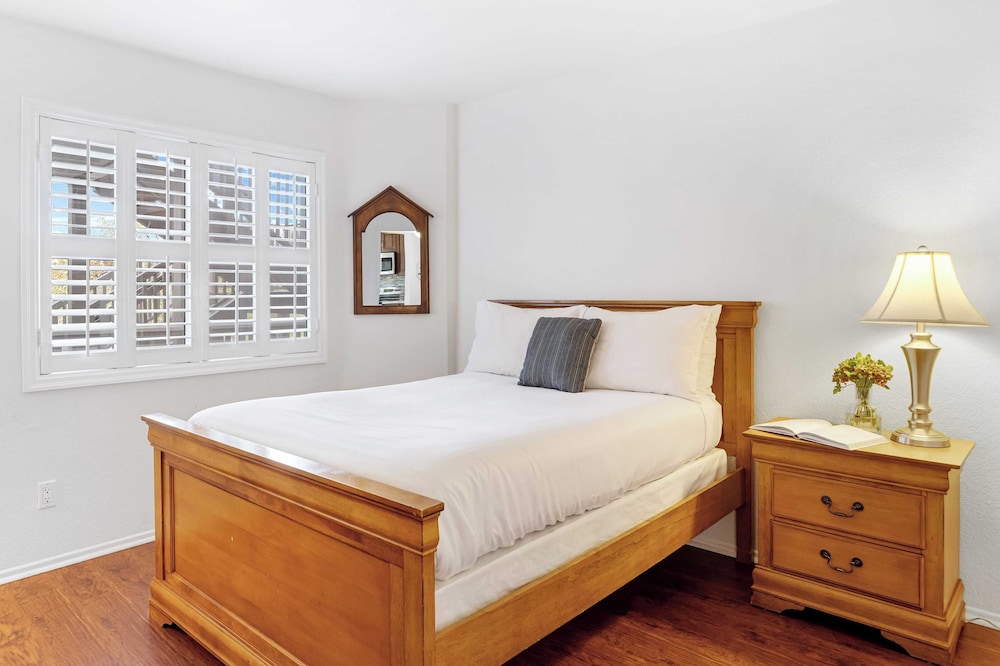 Coastal Retreat With Pool, Hot Tub, BBQ Patio & Minutes to Dana Point Harbor, Monarch Beach, Laguna Beach & Golf Courses Ritz Pointe Condo