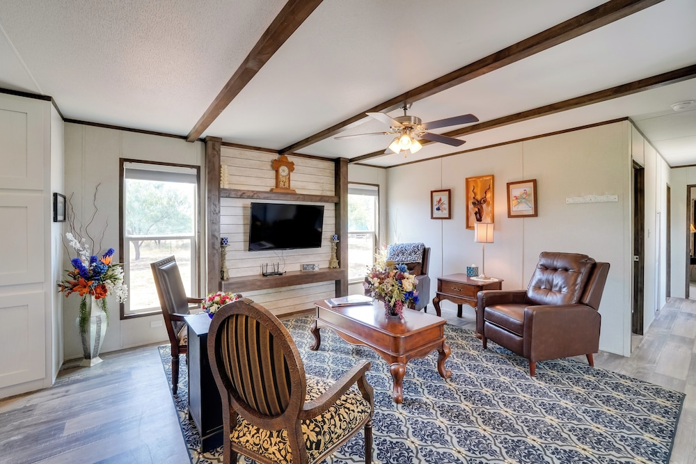 Peaceful Countryside Home w/ Yard in Hawley