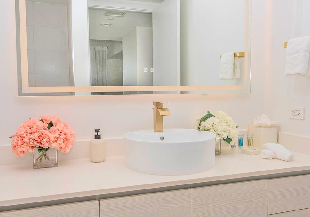 Luxury Ocean Views Apt 1208