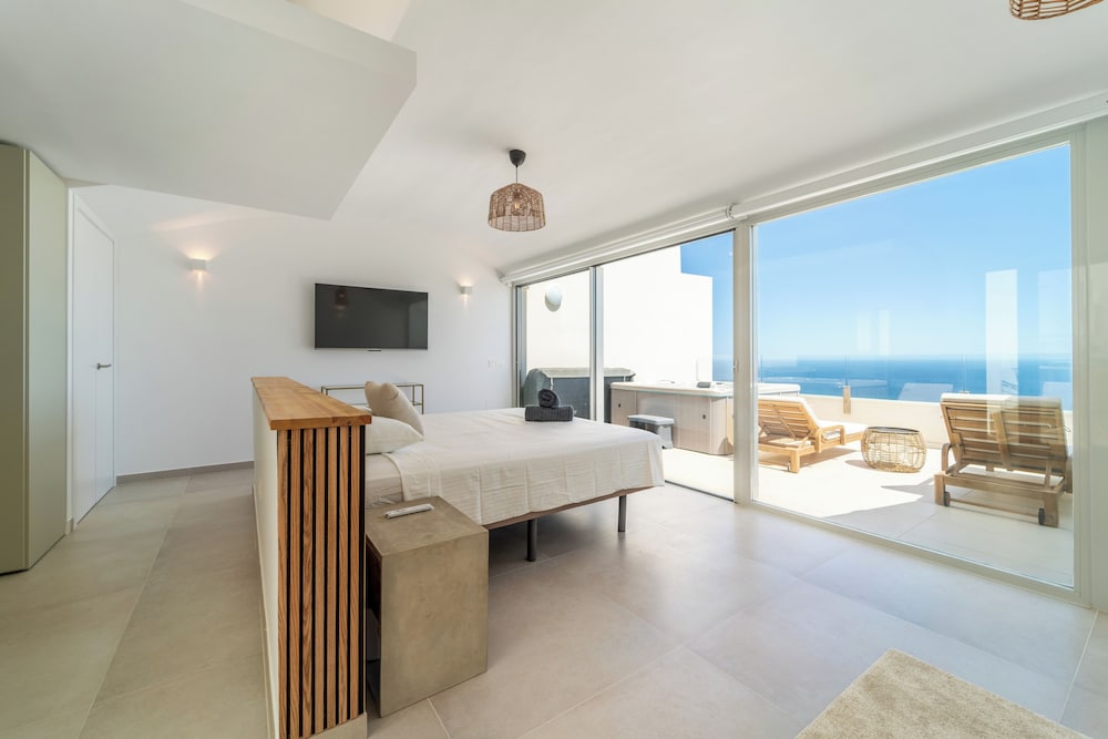 Benalmadena Luxury 4 Bed Apartment Jacuzzi