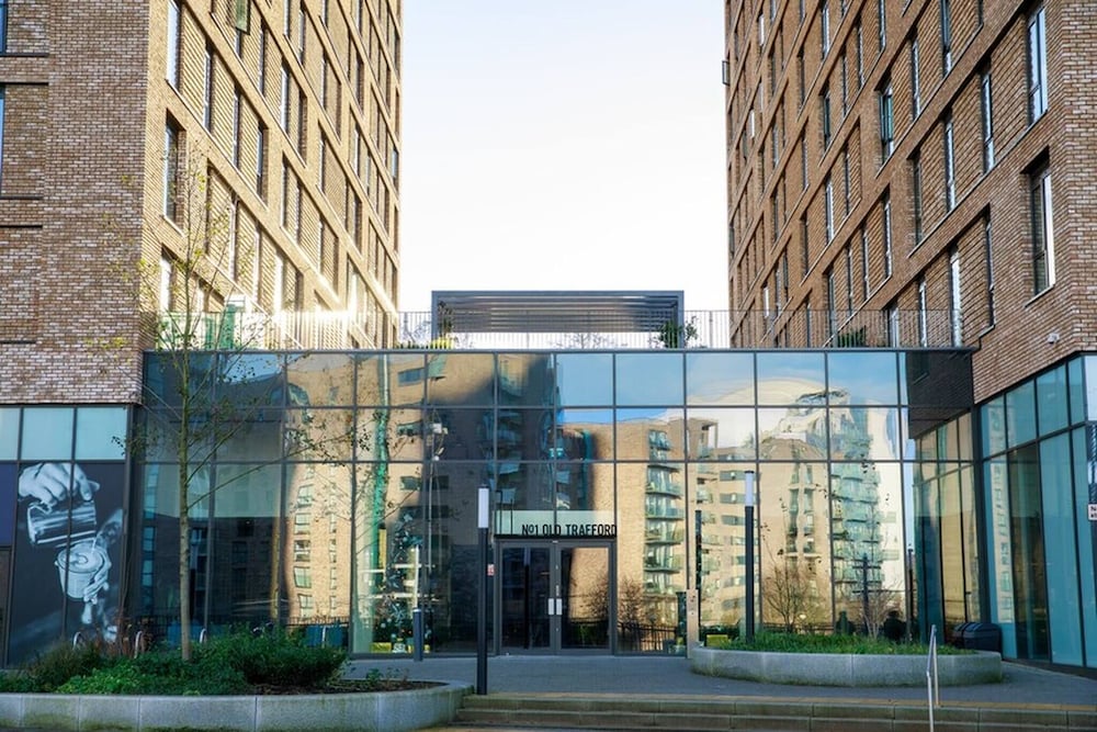 Lakeside - Central Apartment - Free Parking - Cinema Room