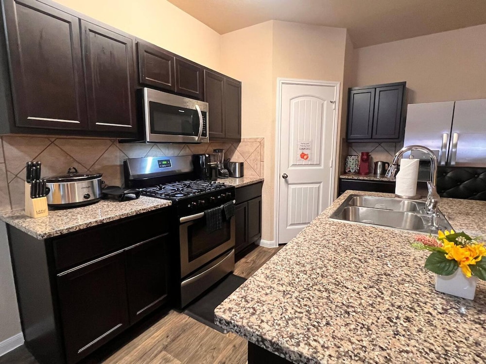 Spacious 4BR Home w Game Room Office Backyard