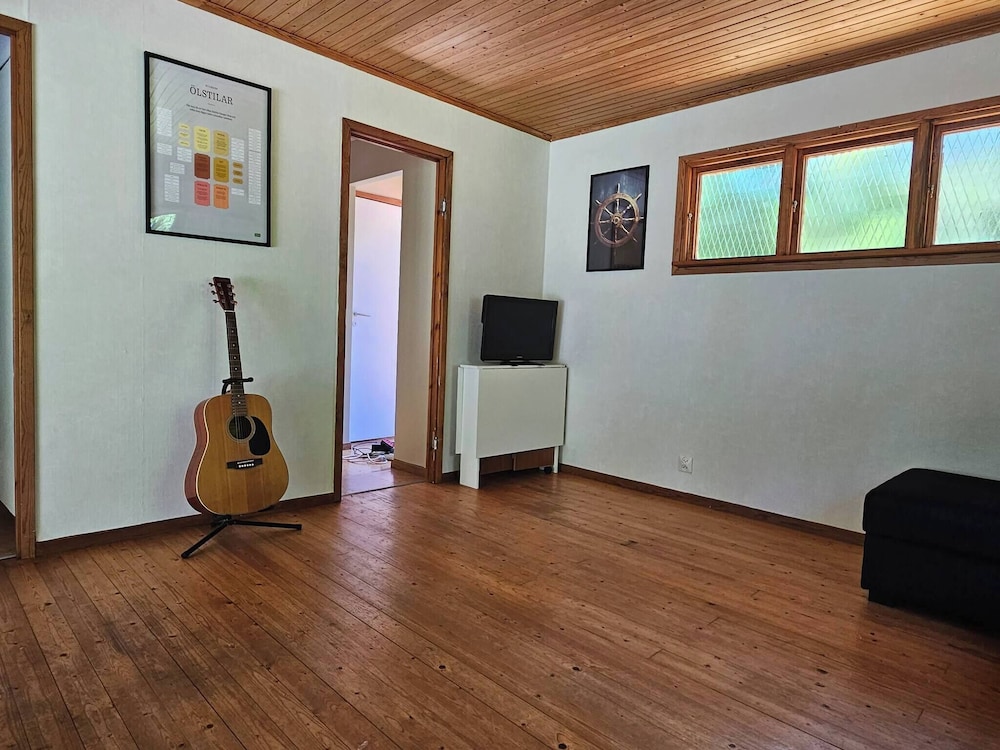 Cottage , Private Sauna for 8 People , 1000m² Garden