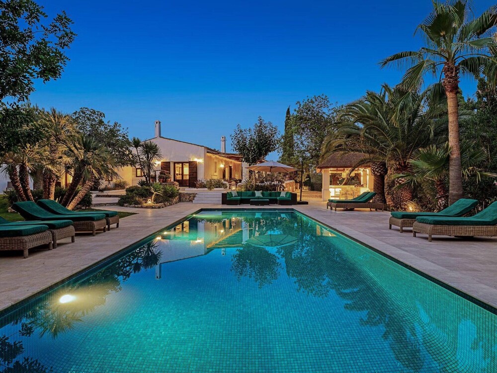 Traditional Villa With Garden