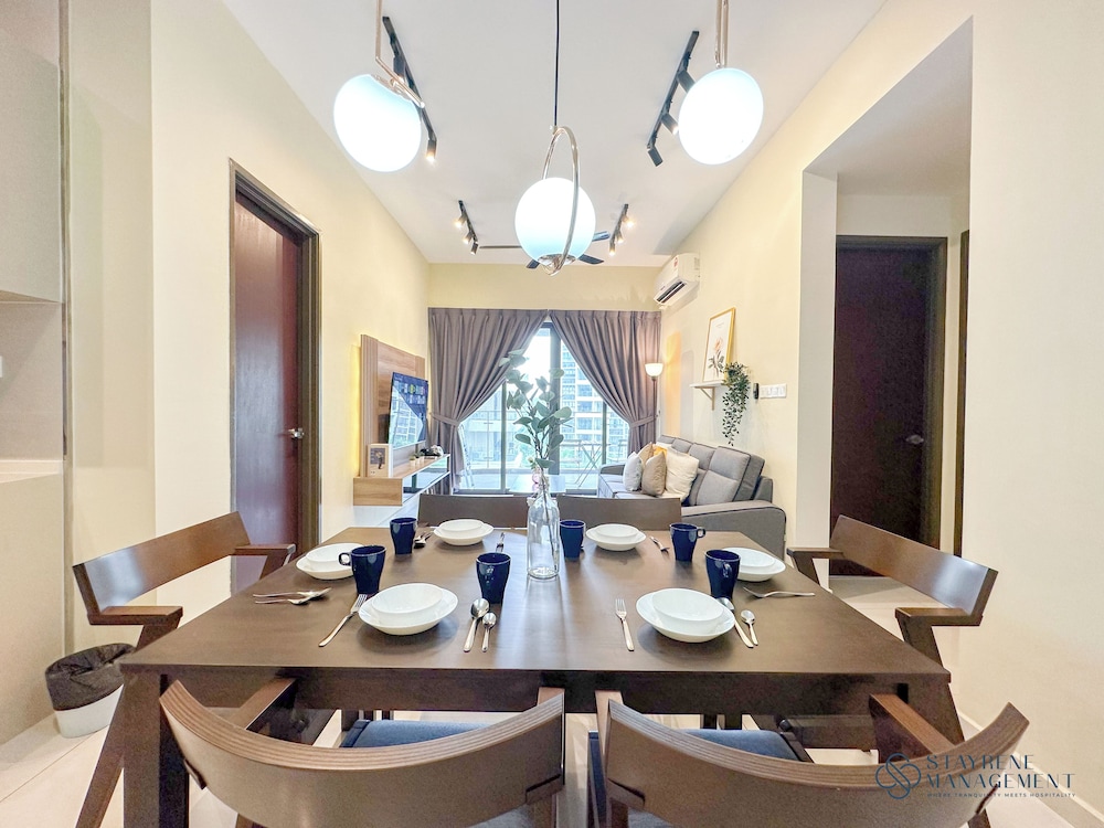 Country Garden Danga Bay Sea View Homestay by Stayrene
