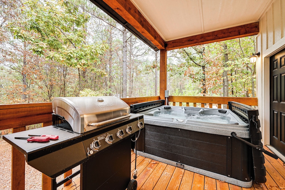6 Mi to Broken Bow Lake: Home w/ Game Room!