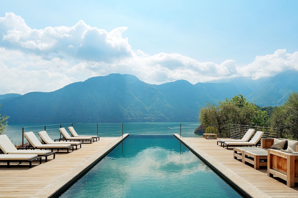 Carefree Retreat With Panoramic Views of Lake Como