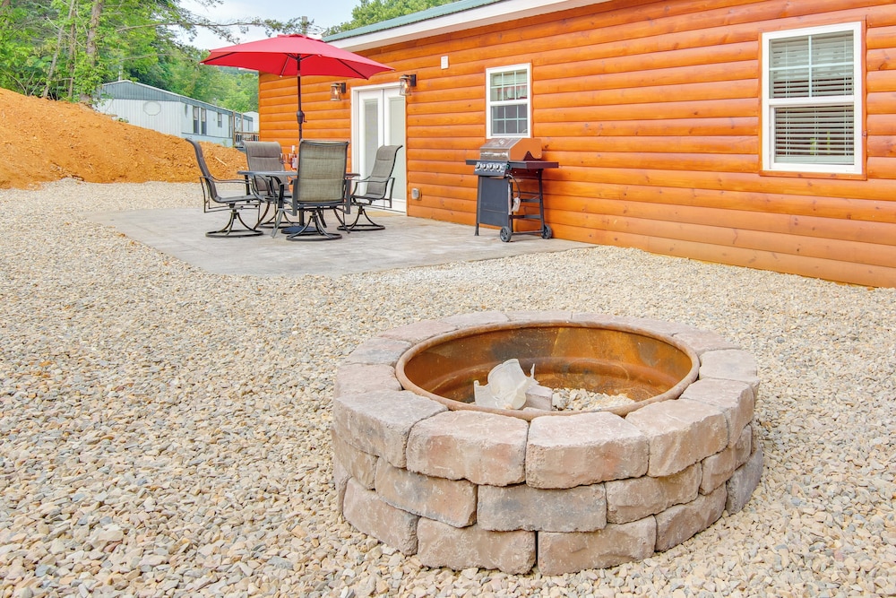 15 Mi to Pigeon River Rafting: Newly Built Cabin!