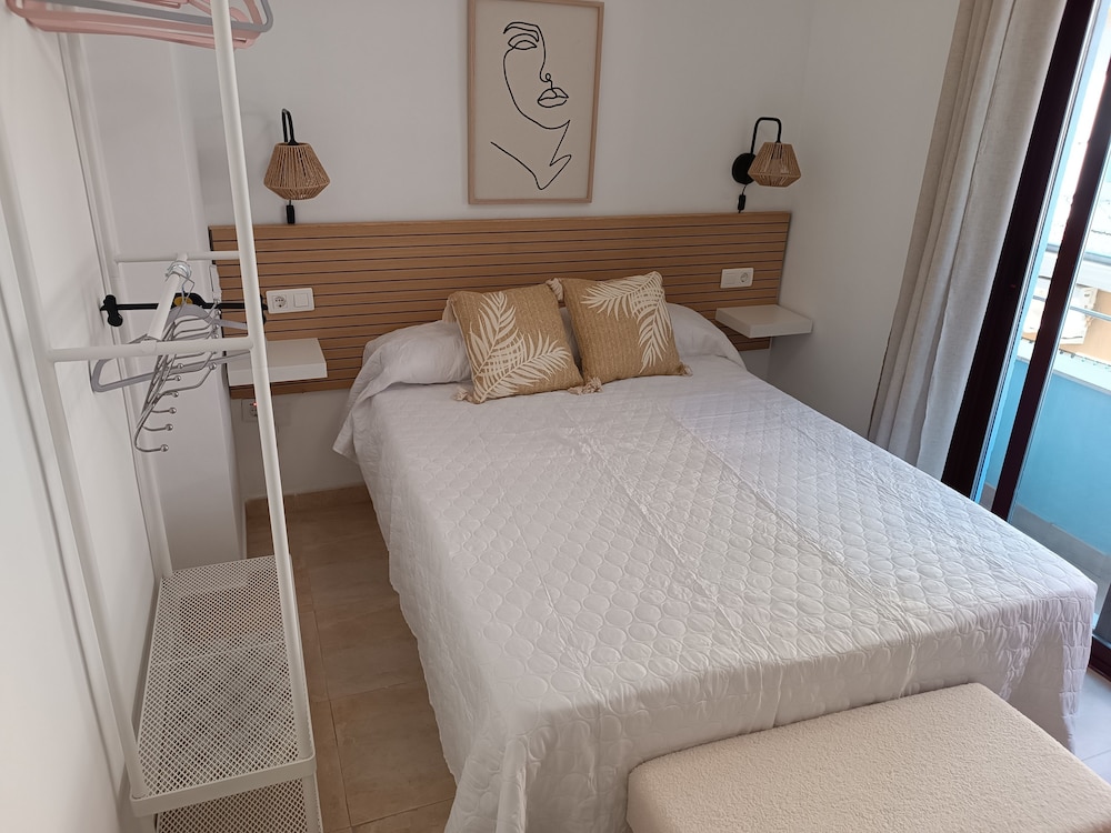 Amazing & Renovated 2-bedroom Flat in Fuengirola