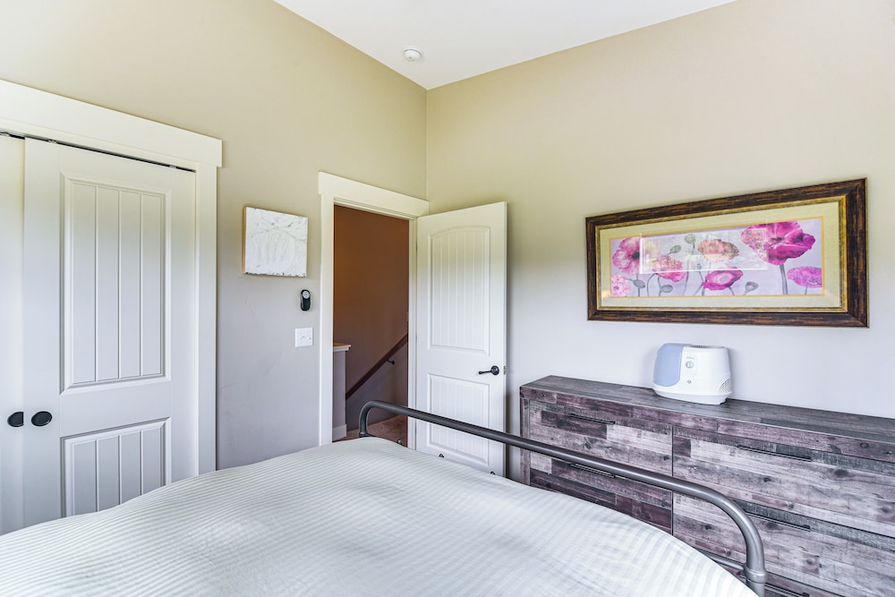 Central Fraser Vacation Rental w/ Private Hot Tub!