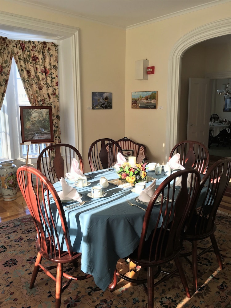 The Rosemont Inn