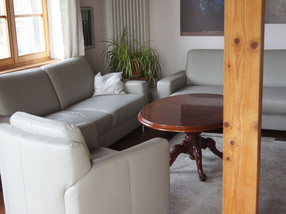 Peter Lassau Modern Retreat