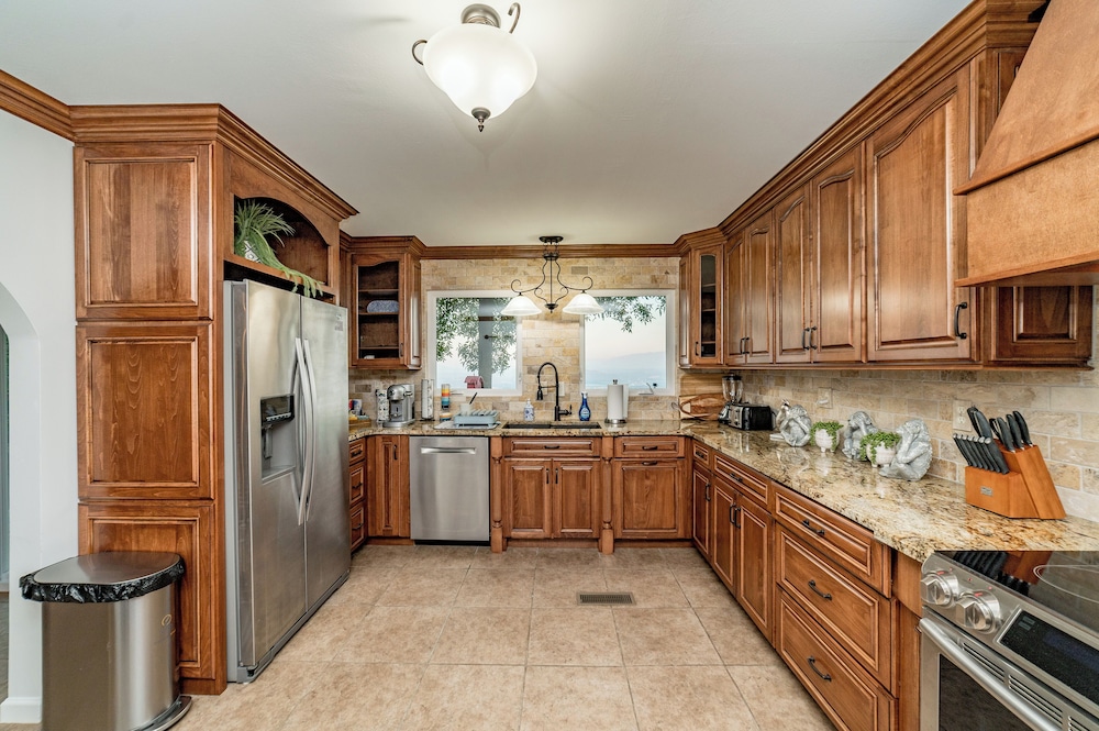 Panorama by Avantstay Unparalleled Views, Deck w/ Hottub, Game Room Pool Table