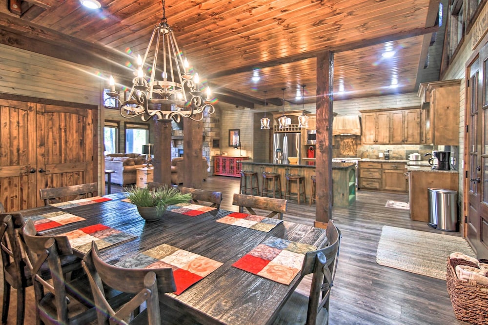Stylish Broken Bow Cabin w/ Hot Tub + Fire Pit! view 2