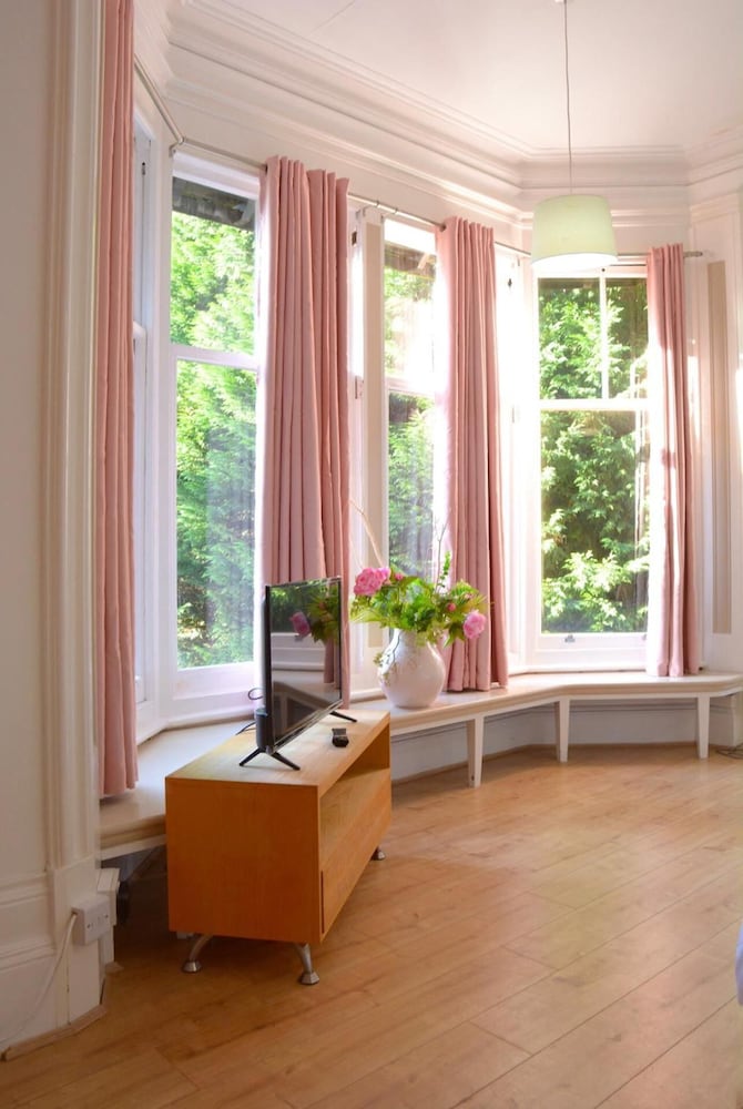 Remarkable 1 Bed Apartment in Birmingham view 3