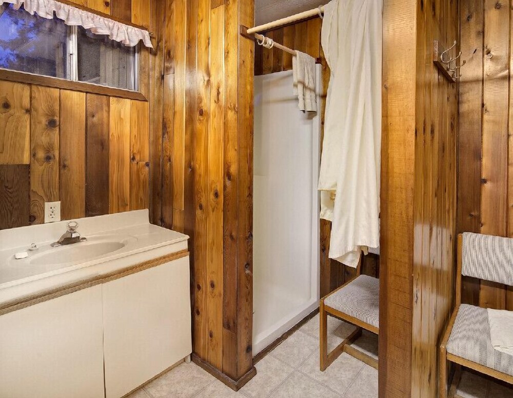 Nootka Island Lodge